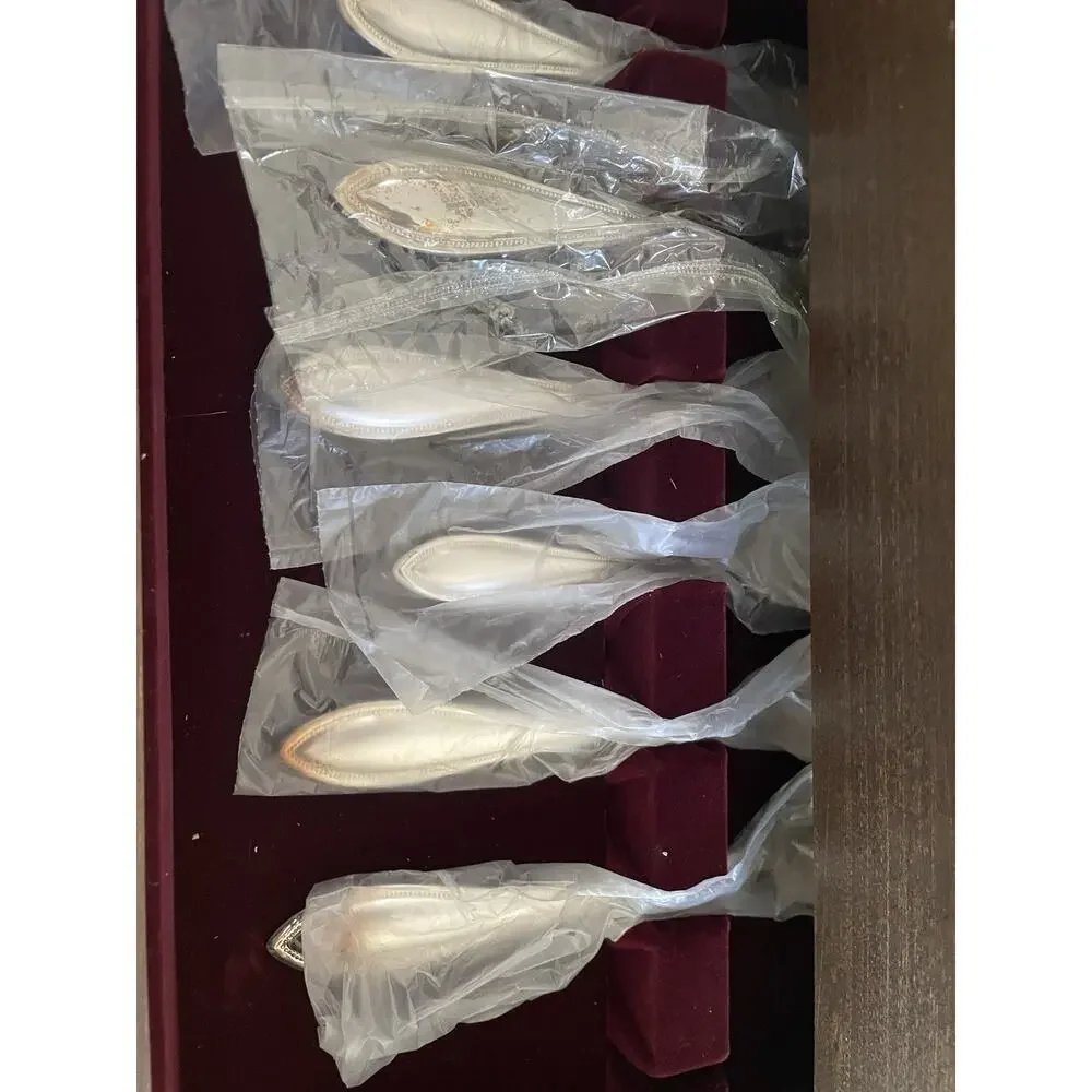 Oneida Community Flatware Set 64 Pieces Silver Arbor W/ Box Vintage plated